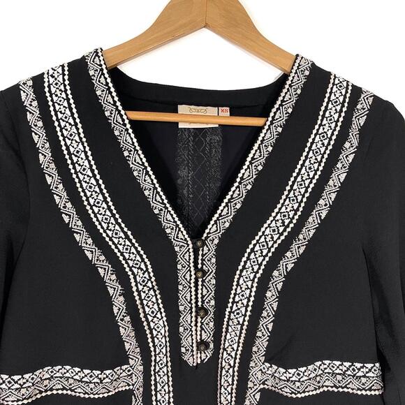 Rungolee Women’s Size XS Black Embroidered Button Front 3/4 Sleeve Boho Top - Picture 2 of 10
